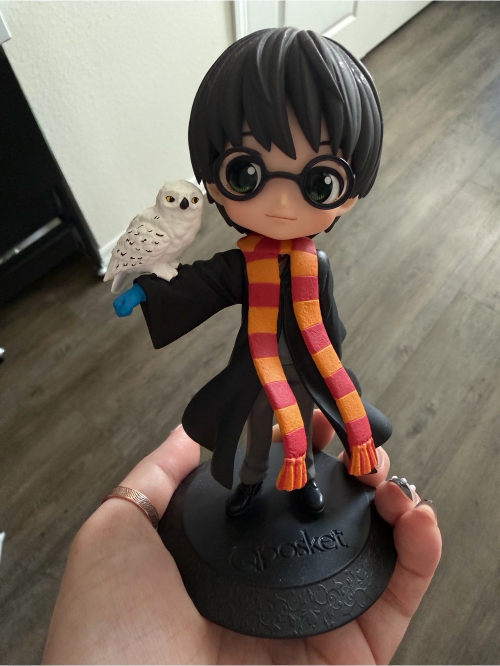 Bandai Qposket Harry Potter - Harry with Hedwig Vinyl Figure